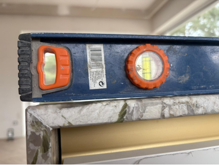 Błędy montażowe blatów kuchennych z kamienia – najczęstsze problemy i jak ich uniknąć 